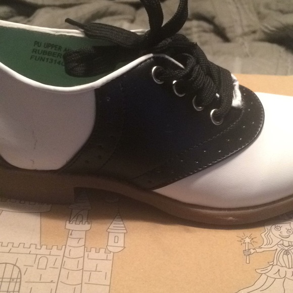 kids saddle shoes